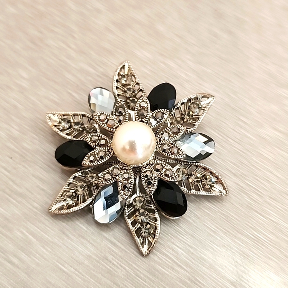 Brooch/Pendant w/1cm faux Pearl